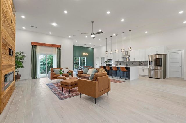 4013 Legend Trail, Granbury, TX 76049