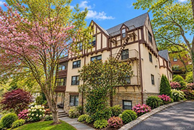 64 kensington Road 3B, Bronxville, NY 10708