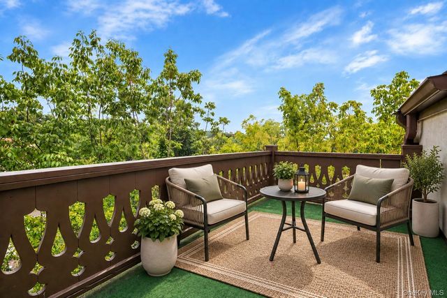 64 kensington Road 3B, Bronxville, NY 10708