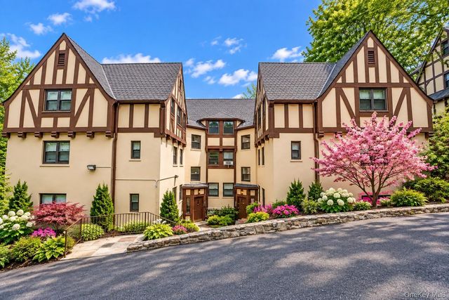64 kensington Road 3B, Bronxville, NY 10708