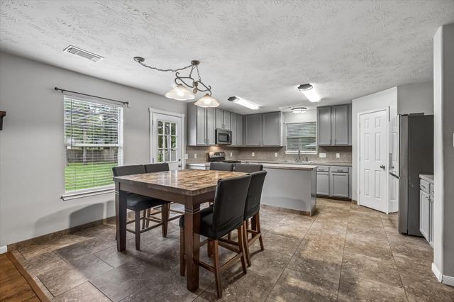 6615 Grant Drive, Magnolia, TX 77354