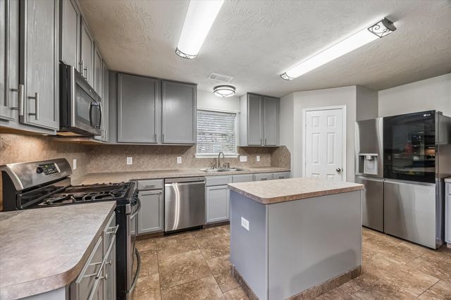 6615 Grant Drive, Magnolia, TX 77354