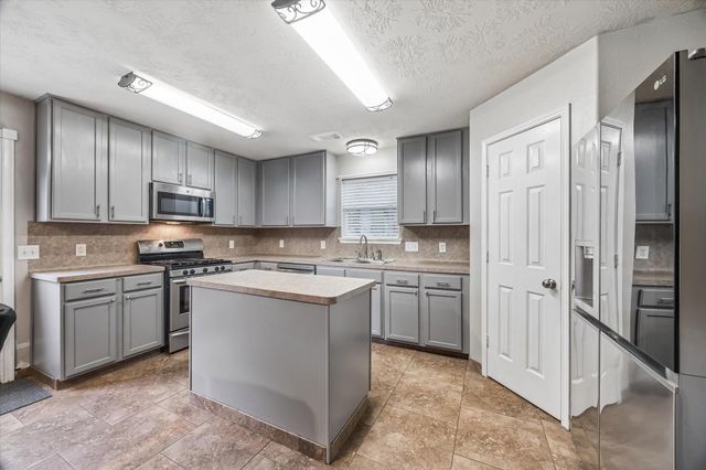 6615 Grant Drive, Magnolia, TX 77354
