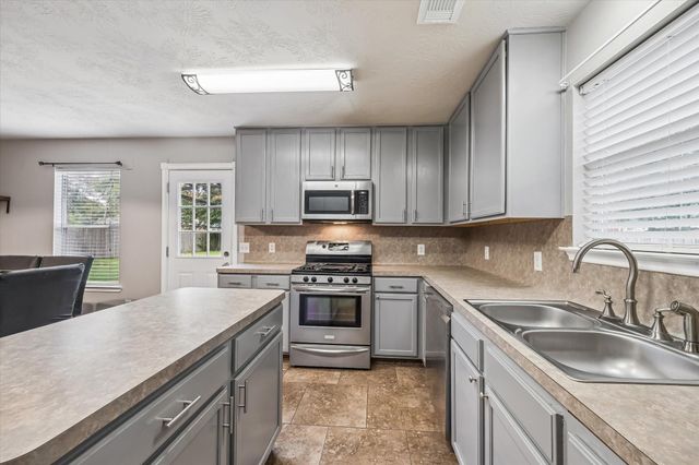 6615 Grant Drive, Magnolia, TX 77354