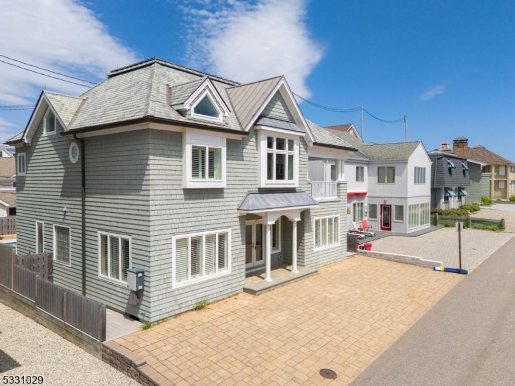 26 N Surf Rd, Toms River Township, NJ 08735