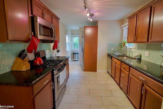 564 Stratford Road, Ferndale, MI 48220