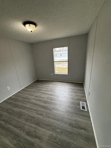 5045 Nadie Drive, Mount Morris, MI 48458