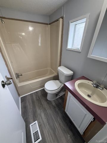 5045 Nadie Drive, Mount Morris, MI 48458