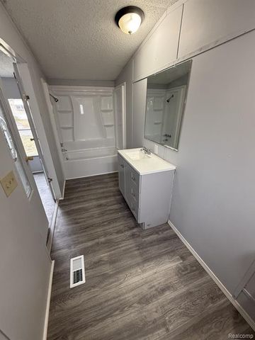 5045 Nadie Drive, Mount Morris, MI 48458