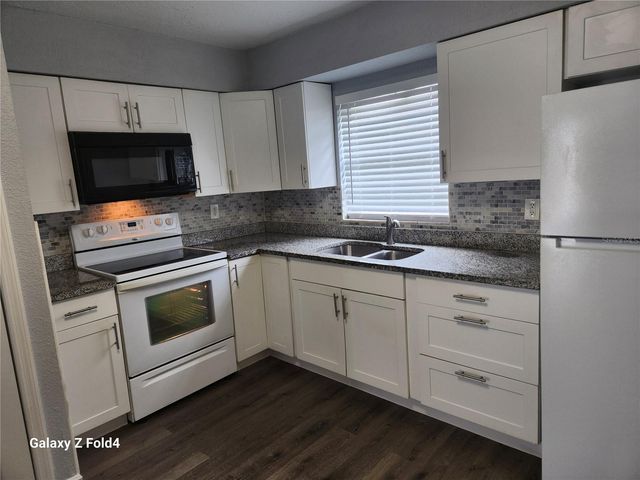 5704 N LINCOLN AVENUE B, Tampa, FL 33614