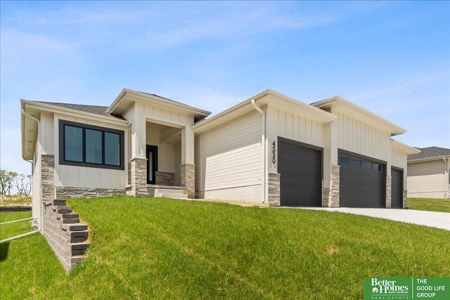 22122 Hampton Drive, Gretna, NE 68028