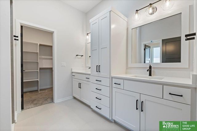 22122 Hampton Drive, Gretna, NE 68028