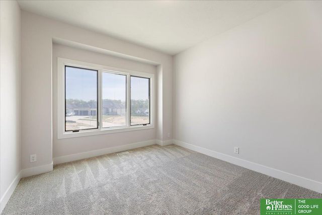 22122 Hampton Drive, Gretna, NE 68028