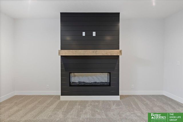 22122 Hampton Drive, Gretna, NE 68028