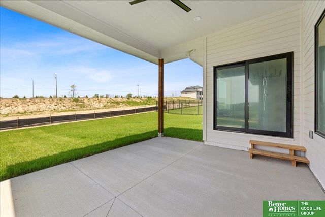 22122 Hampton Drive, Gretna, NE 68028