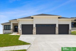 22122 Hampton Drive, Gretna, NE 68028
