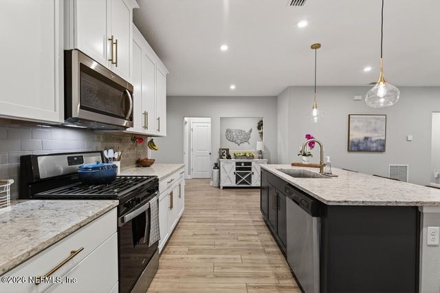 360 MEADOW CREEK Drive, St. Johns, FL 32259