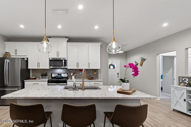 360 MEADOW CREEK Drive, St. Johns, FL 32259