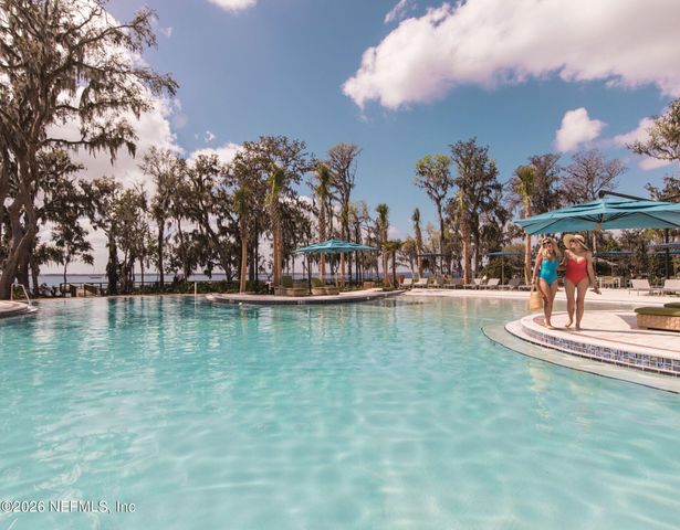 360 MEADOW CREEK Drive, St. Johns, FL 32259