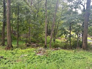 111 Wellesley Trl, Hopatcong Boro, NJ 07843