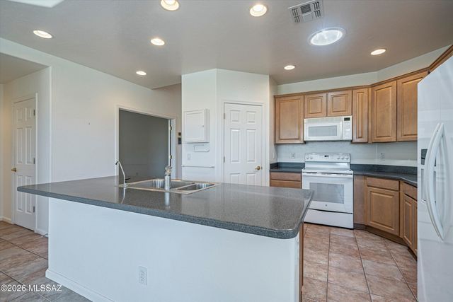 7647 S Galileo Lane, Tucson, AZ 85747