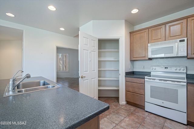 7647 S Galileo Lane, Tucson, AZ 85747