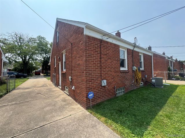 13438 Birrell Street, Southgate, MI 48195