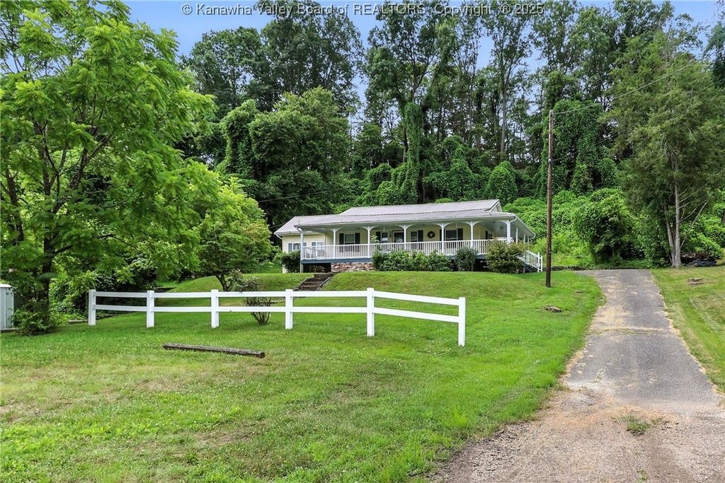 3223 Georges Drive, St Albans, WV 25177