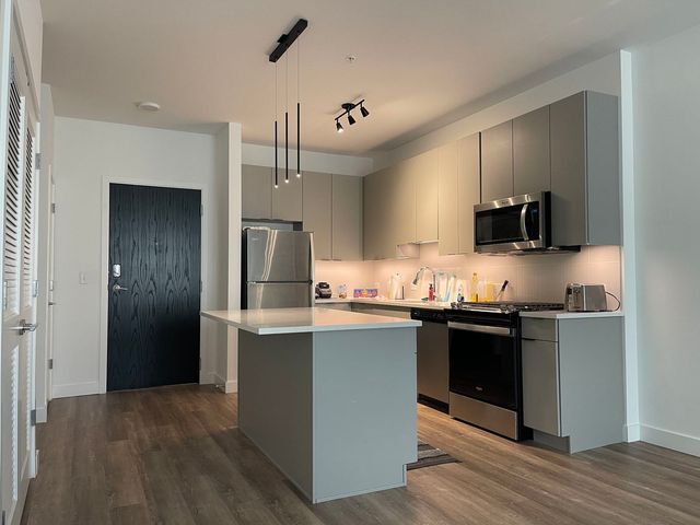 2132 City Gate Lane 304, Naperville, IL 60563