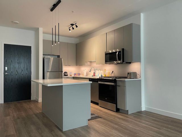 2132 City Gate Lane 304, Naperville, IL 60563