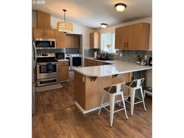 16976 WHITTIER Dr, Bend, OR 97707