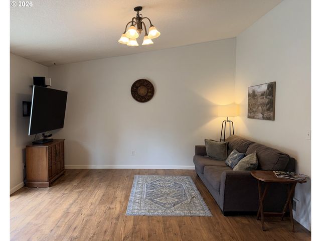 16976 WHITTIER Dr, Bend, OR 97707
