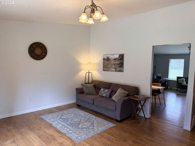 16976 WHITTIER Dr, Bend, OR 97707