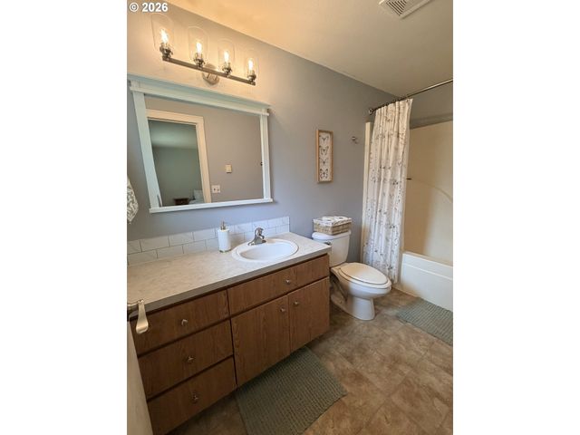 16976 WHITTIER Dr, Bend, OR 97707