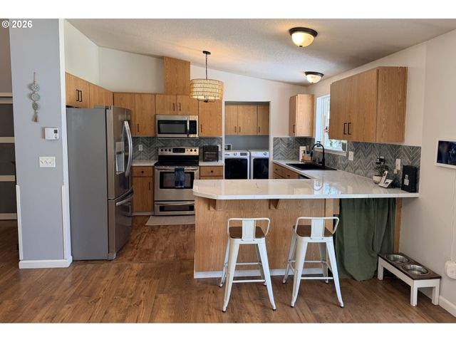 16976 WHITTIER Dr, Bend, OR 97707