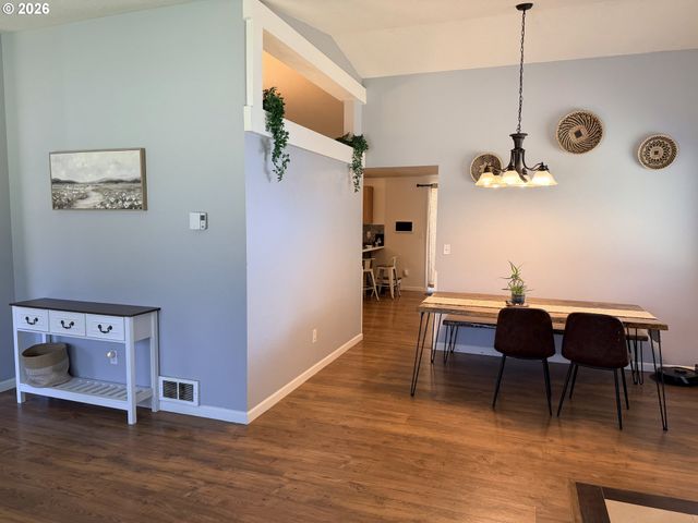 16976 WHITTIER Dr, Bend, OR 97707