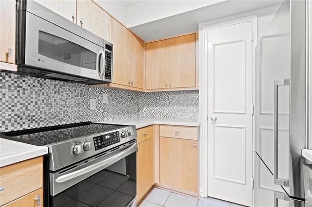 4550 Warwick Boulevard 204, Kansas City, MO 64111