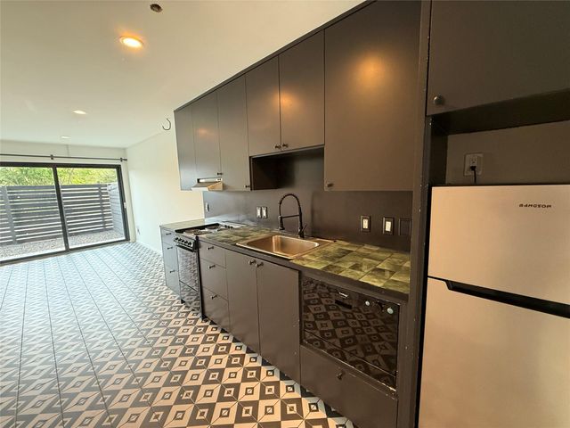 201 Academy DR 102, Austin, TX 78704