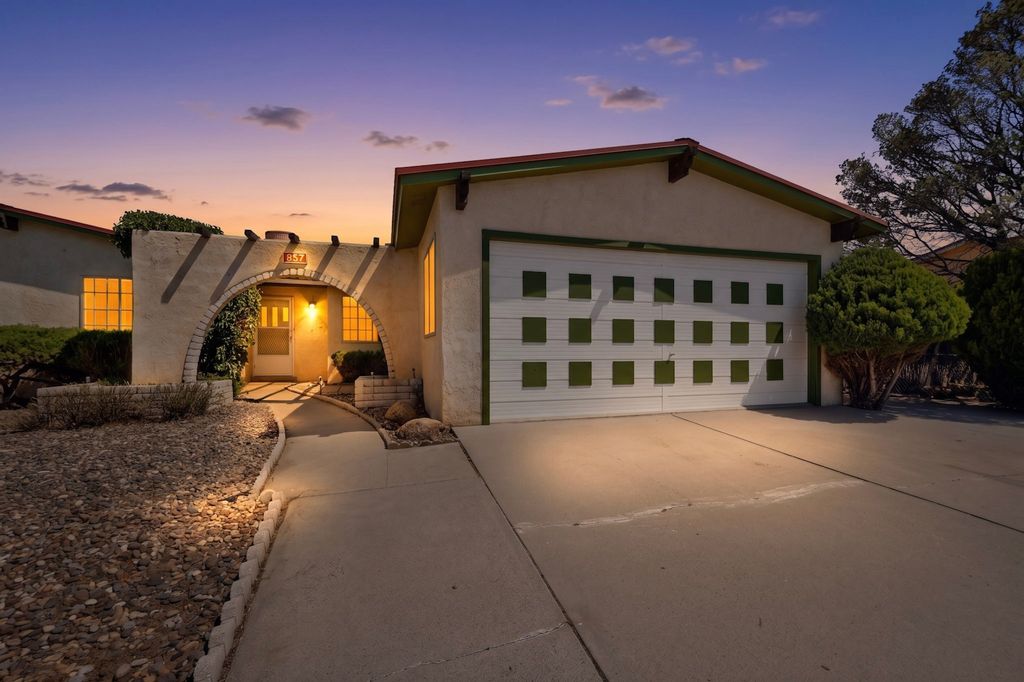 857 Camino Consuelo, Santa Fe, NM 87507
