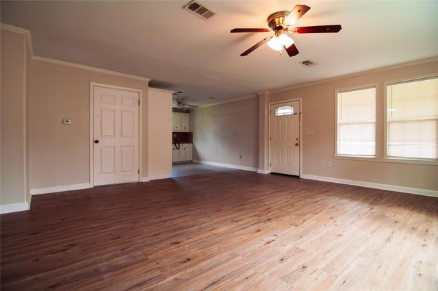 14203 E Ravine Run, Willis, TX 77318