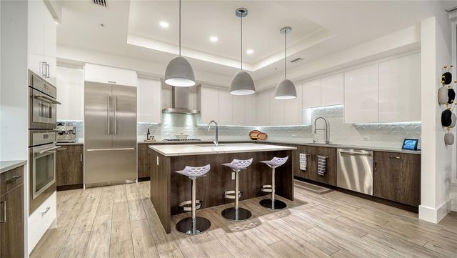 540 N TAMIAMI TRAIL 1004, Sarasota, FL 34236