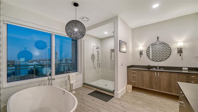 540 N TAMIAMI TRAIL 1004, Sarasota, FL 34236