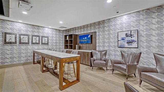 540 N TAMIAMI TRAIL 1004, Sarasota, FL 34236