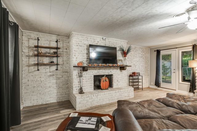 1012 VAN HORN STREET, Iowa Park, TX 76367