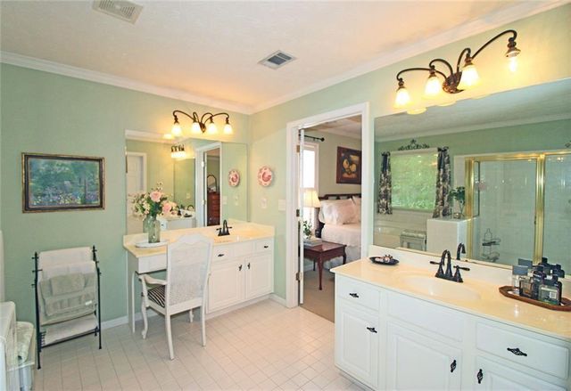 930 Livery Circle, Lawrenceville, GA 30046