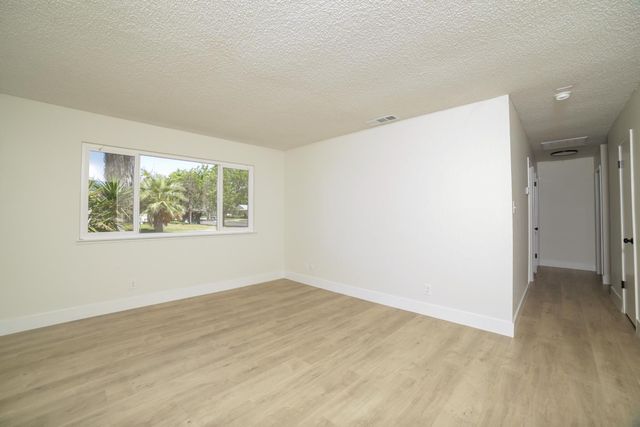 3231 W Indianapolis Avenue, Fresno, CA 93722