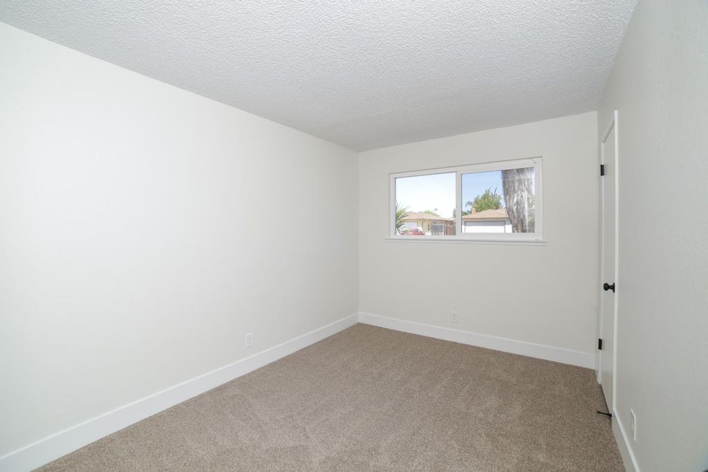 Image 13 of property listing at 3231 W Indianapolis Avenue, Fresno, CA 93722