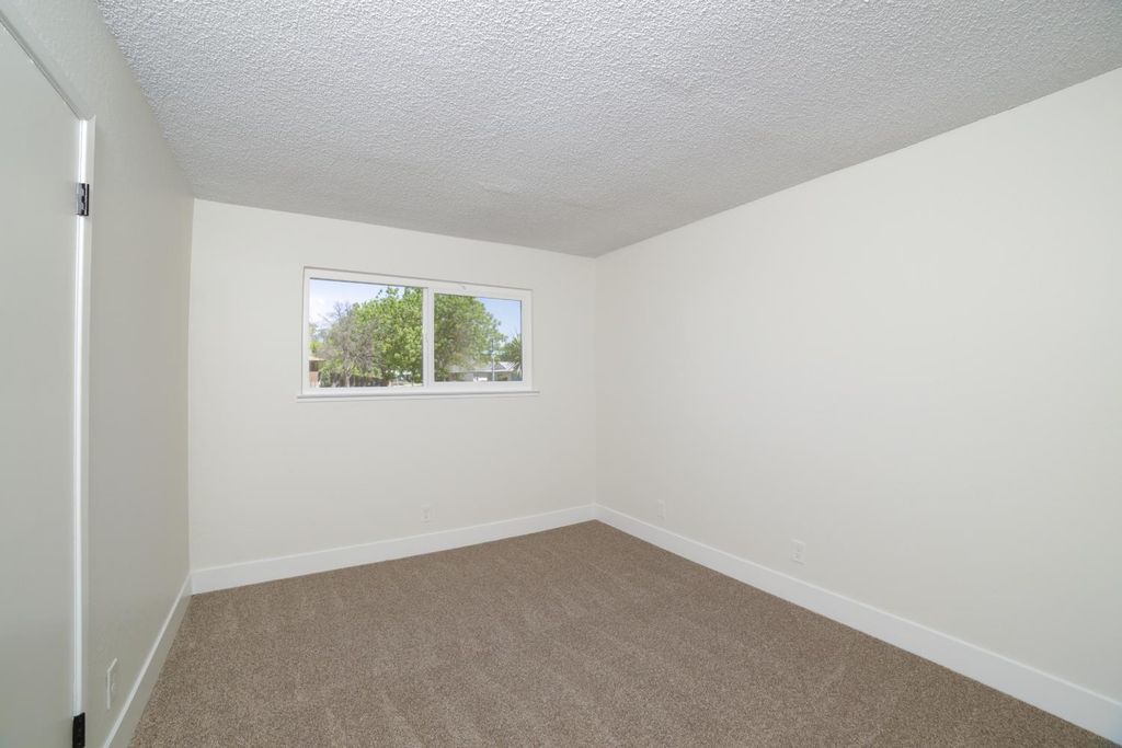 Image 15 of property listing at 3231 W Indianapolis Avenue, Fresno, CA 93722