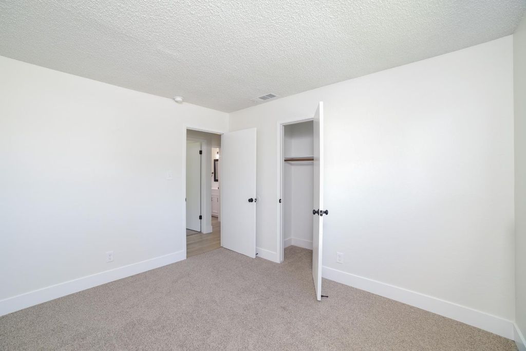 Image 16 of property listing at 3231 W Indianapolis Avenue, Fresno, CA 93722