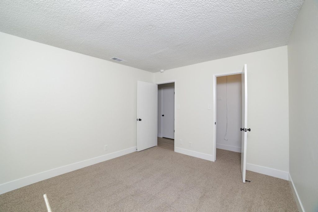 Image 18 of property listing at 3231 W Indianapolis Avenue, Fresno, CA 93722